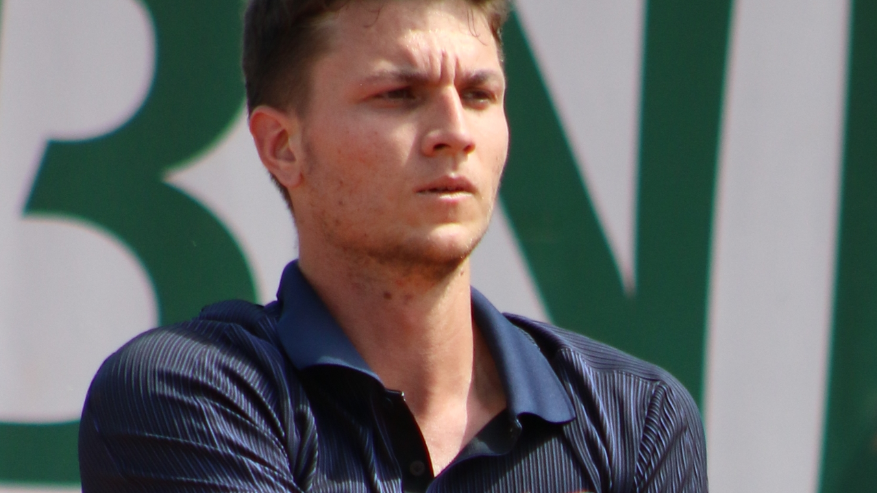 Kecmanovic falls in Halle opener as grass-court tune-up begins