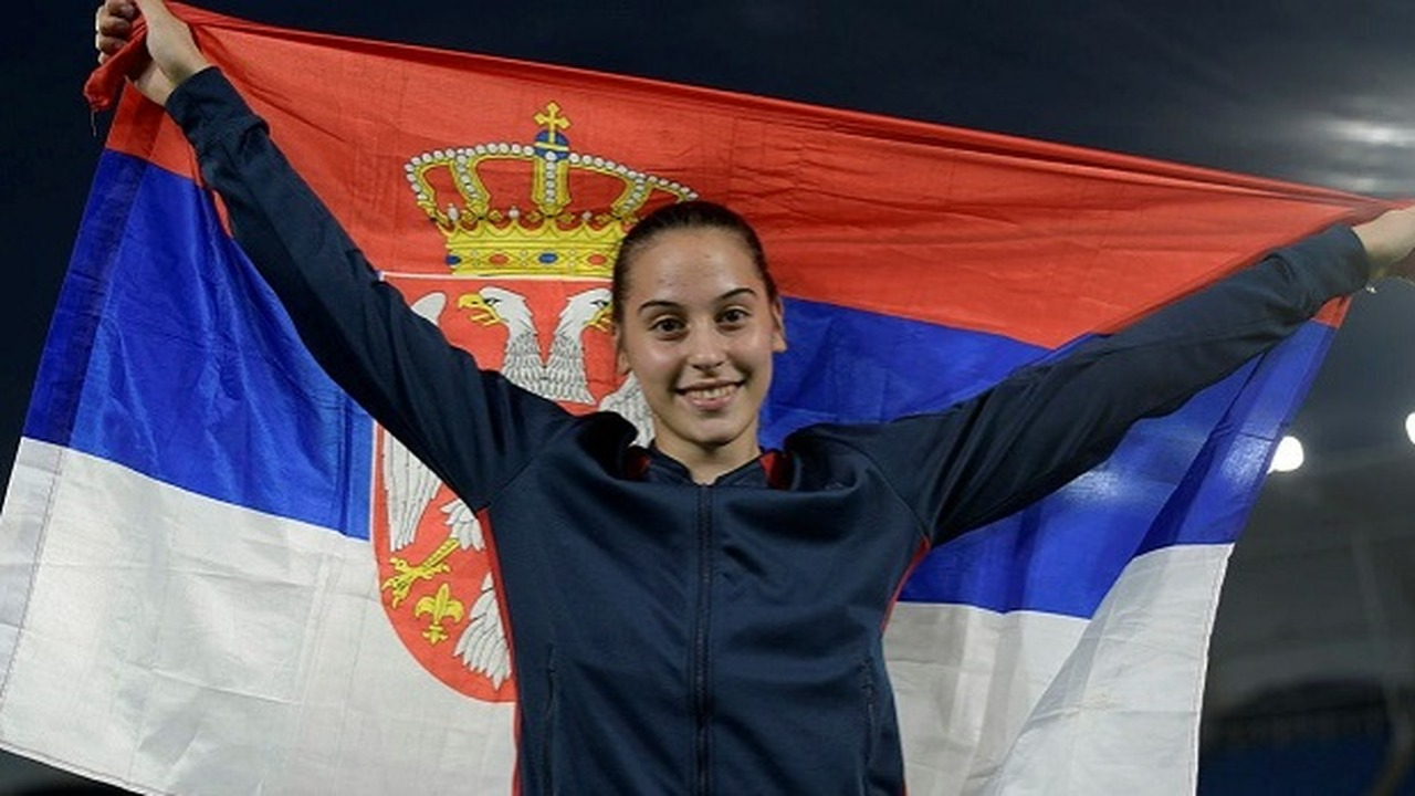 Adriana Vilagoš seeks her best throw of the season in Birmingham
