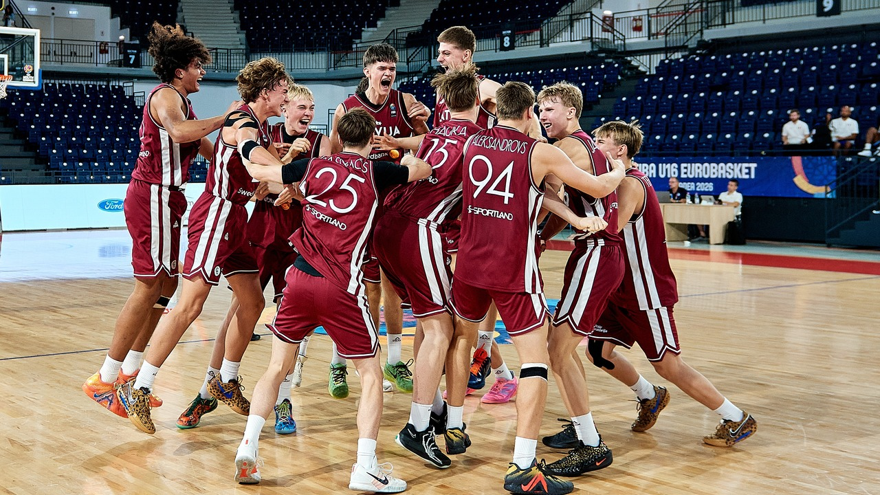 Serbia U16 beat Turkiye with a final-second two-point shot