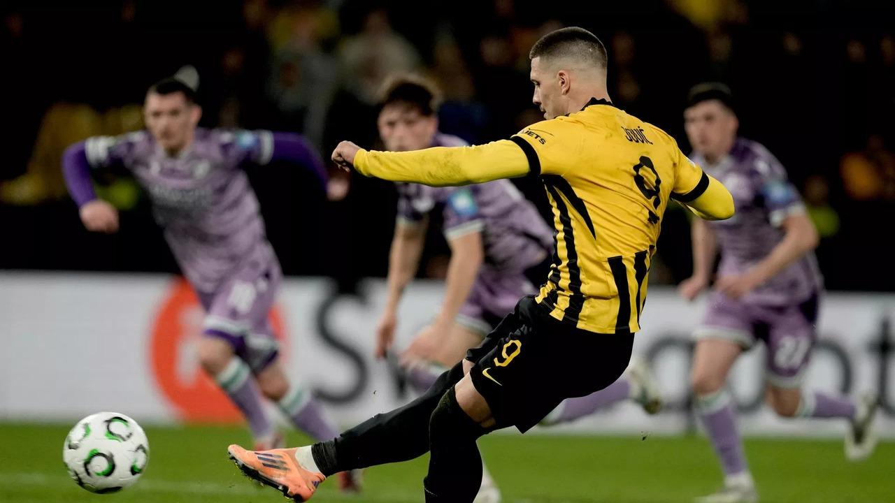 Luka Jovic scored twice in AEK's 4-0 win