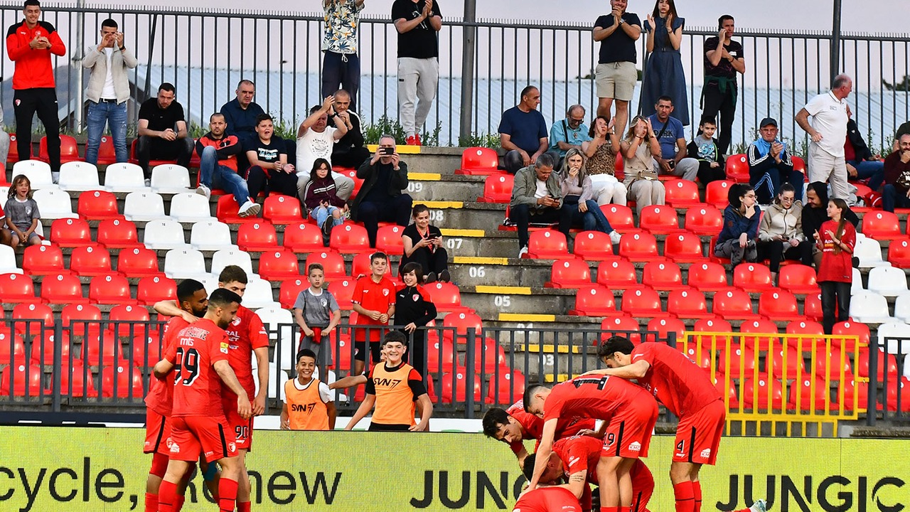 Radnicki 1923 beat IMT with goals in each half